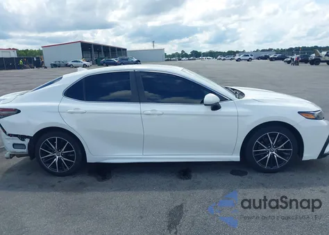 2021 Toyota Camry Se z USA, uszkodzony, nr VIN 4T1G11AK8MU467145